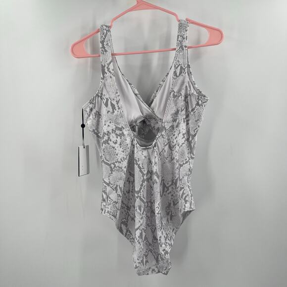 DKNY Swimsuit Size 8 One Piece NWT Gray White Scoop Back Twist Front Swim Beach - Picture 4 of 16